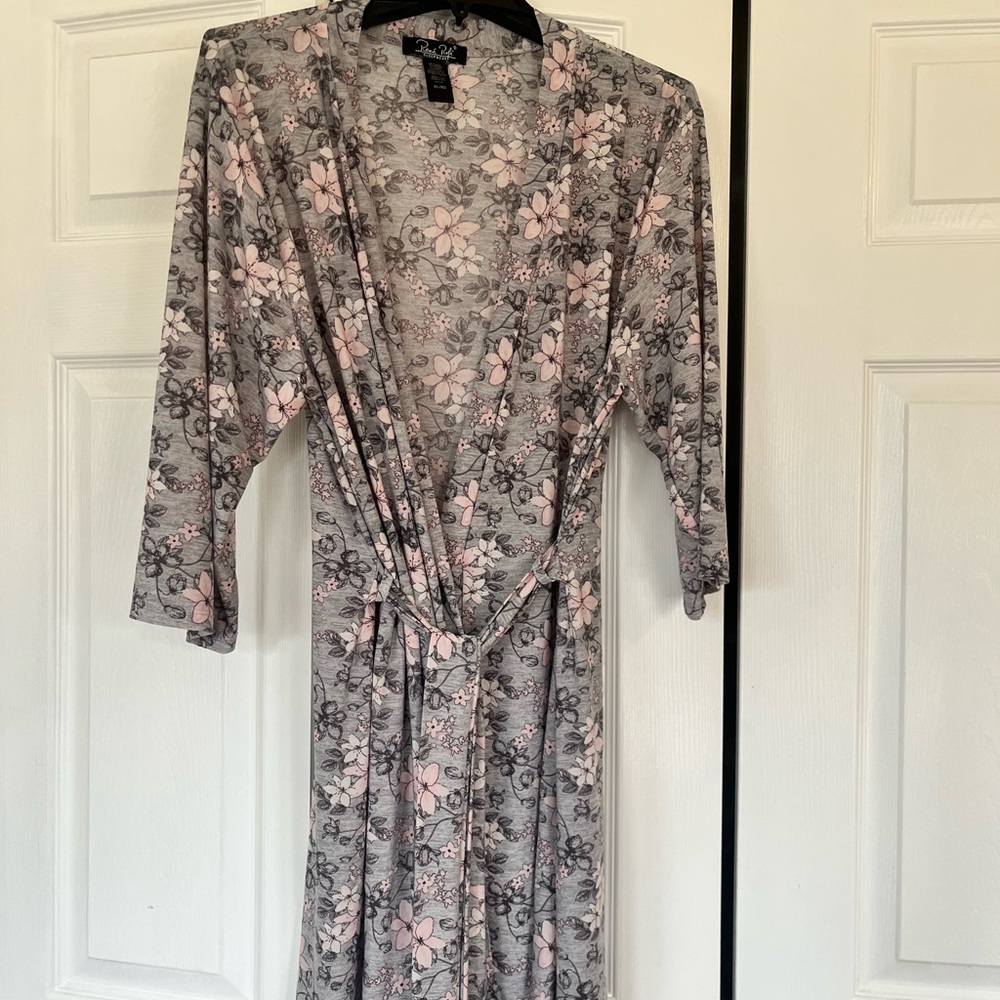 Rene Rofe Gray Pink Floral Pajama With Matching Robe - Picture 4 of 6